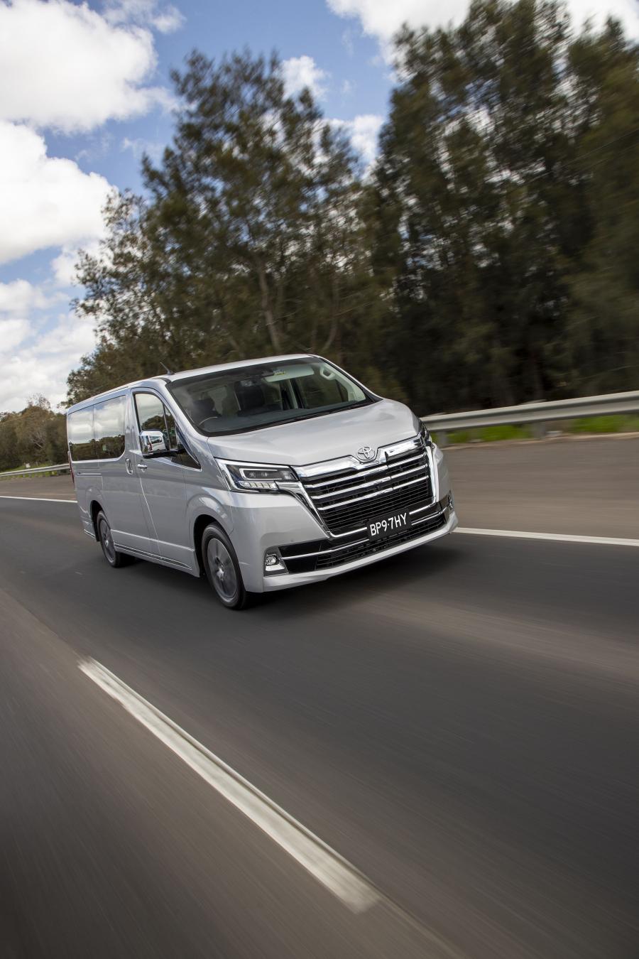  Toyota Granvia 2019 года  (фото 15 из 19)